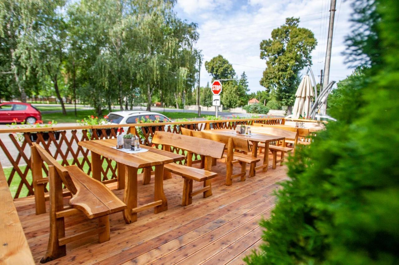 Penzion Tuecsoek Šamorín Exteriör bild